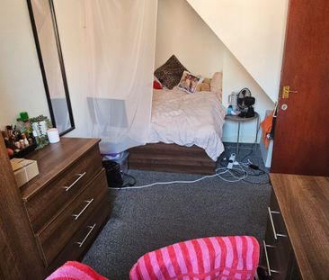 6 Bed - 14 Ashville Avenue, Hyde Park, Leeds - LS6 1LX - Student - Photo 6