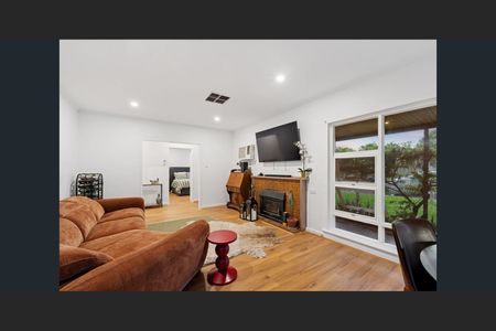 Big Block, Big Entertaining, Brilliant Location! - Photo 5