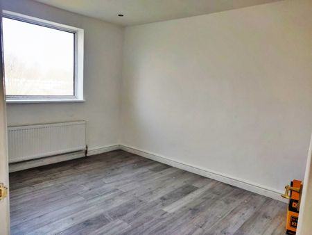 4 Bed Maisonette, New Court, UB5 - Photo 5