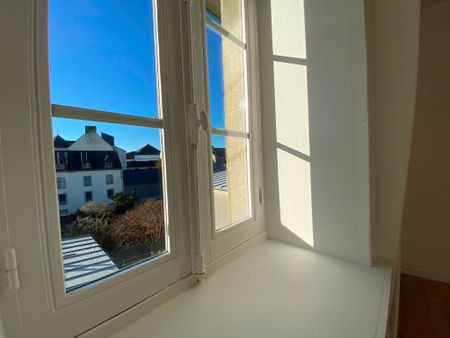 A LOUER – Appartement T3, AU COEUR du Centre Ville de Quimper, 76 m² avec deux Chambres ! - Photo 4