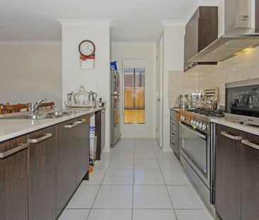 11 Pistachia Drive, Tarneit VIC - Photo 6