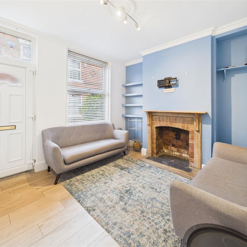 3 bedroom Terraced House to rent - Photo 1
