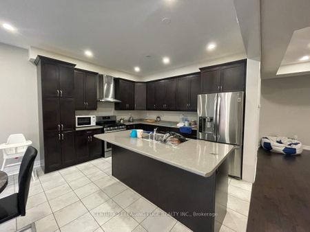 Detached Home For Lease | W8128142 - Photo 5