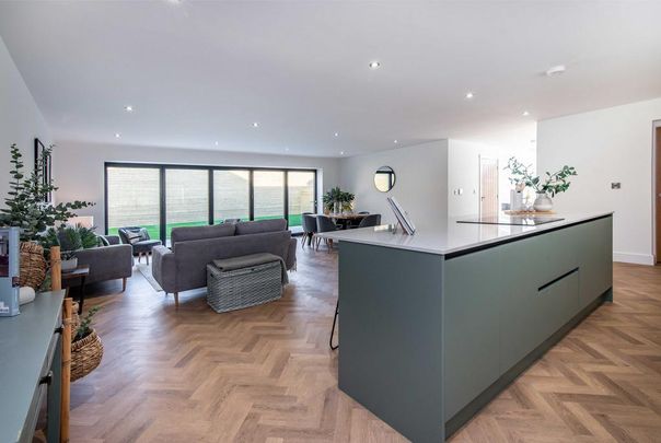 3 bedroom end of terrace house to rent - Photo 1