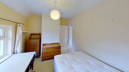 3 bedroom semi-detached house to rent - Photo 4