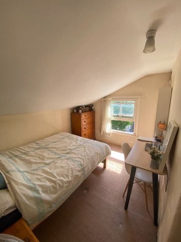 4 Bed Terraced House, Eccles Road, SW11 - Photo 4