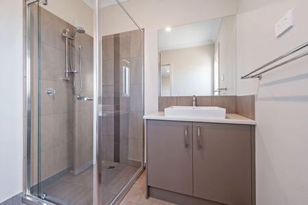 Low Maintenance Family home - Photo 2