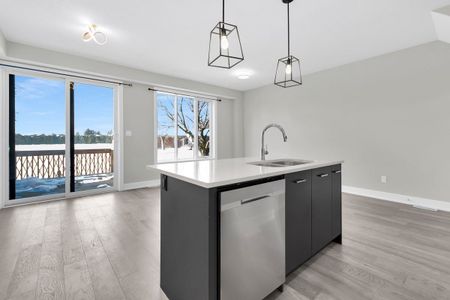 For Lease - 601 Lions Park Drive Unit# 21, Strathroy-Caradoc, Ontario - Photo 2