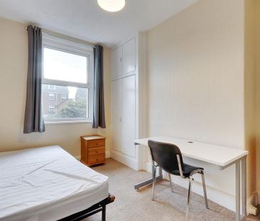 5 bedroom terraced house to rent - Photo 4