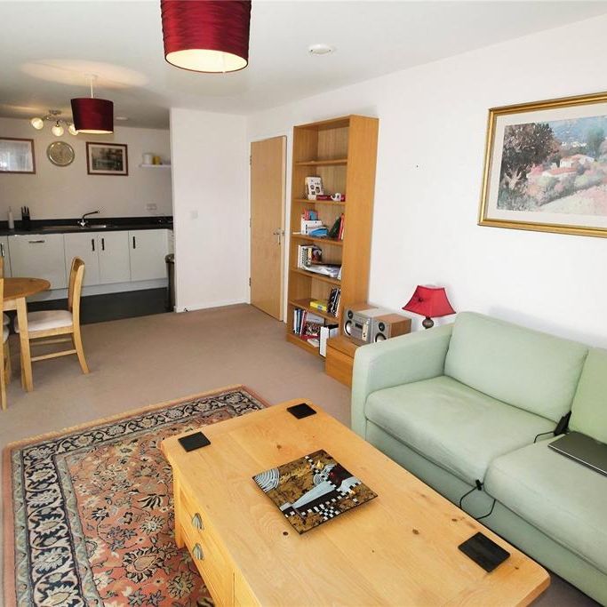 2 bedroom flat to rent - Photo 1