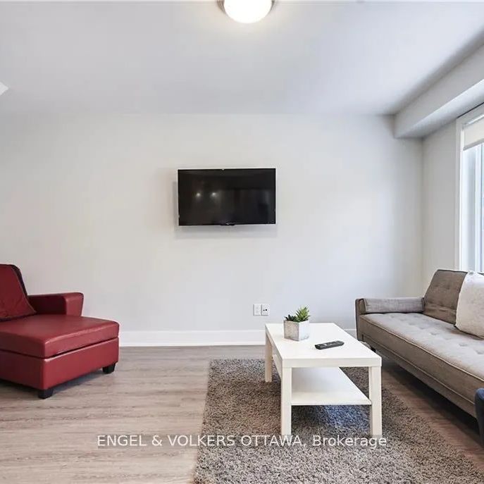 1 - 569 MCLEOD STREET - Photo 1