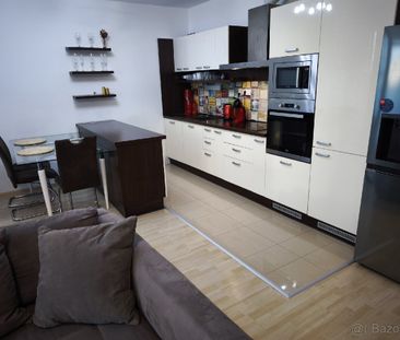 Prenájom 3 izbového bytu + parking, BA – Devínska Nová Ves - Photo 1