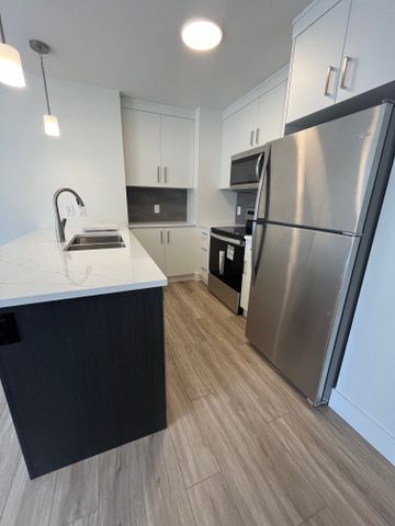 2 Bed Townhome With Garage - Photo 3