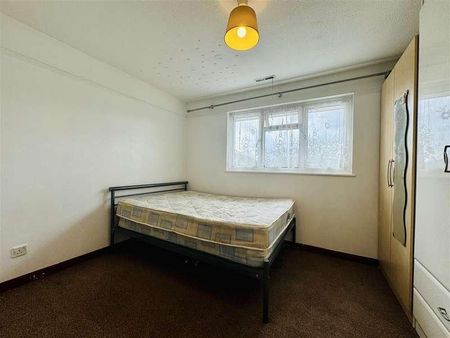 Lapponum Walk, Hayes, UB4 - Photo 3