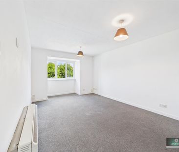 Brighton Road, Crawley - Photo 2