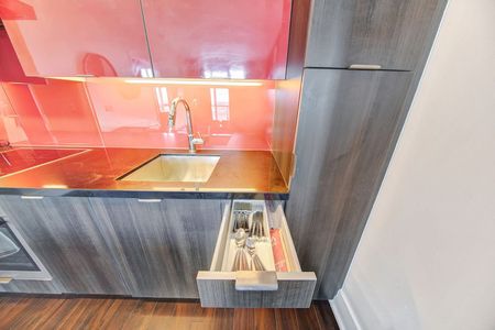 Front Street West - Photo 2