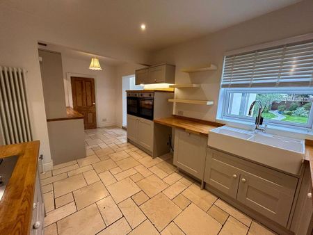 4 bedroom detached house to rent - Photo 2