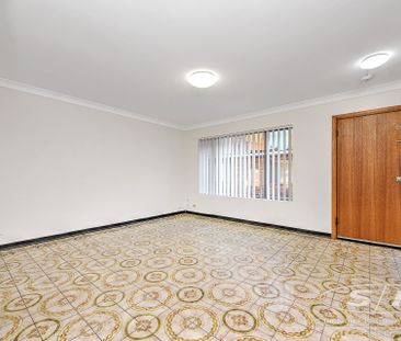 Townhouse with Spacious Interiors - Photo 4