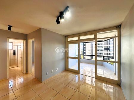 Apartamento com 2 quartos e 81m² para alugar em Centro, Novo Hamburgo. - Foto 2