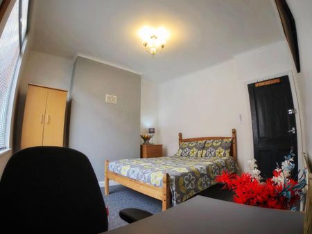 1 bedroom in a house share to rent - Photo 5