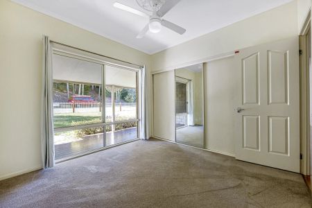 28 Friarbird Crescent, Bonogin. - Photo 4