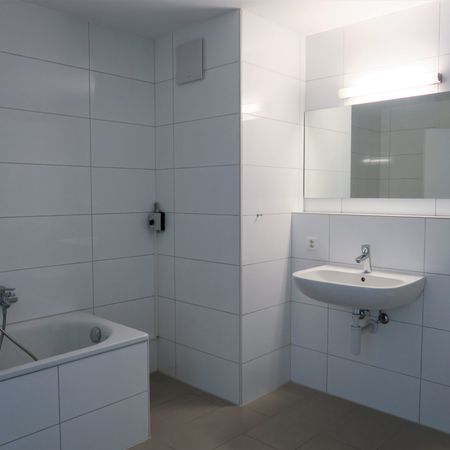 Appartement de 4.5 pièces au rez-de-chaussée avec grande terrasse et jardin - Photo 3