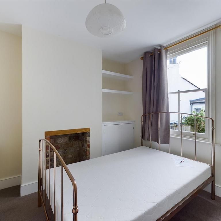 4 bedroom terraced house to rent - Photo 1