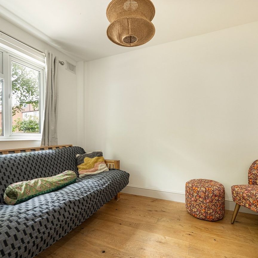 5 Bed Terraced House, Regal Close, E1 - Photo 1