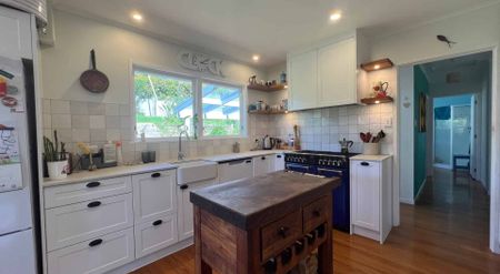 Gorgeous home with sleepout in Helensville. - Photo 3