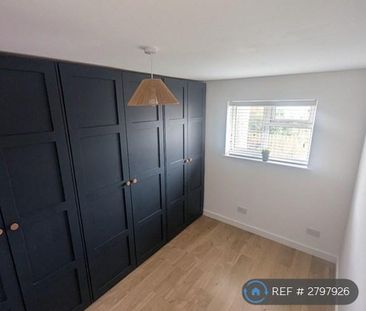 3 bedroom end of terrace house to rent - Photo 4