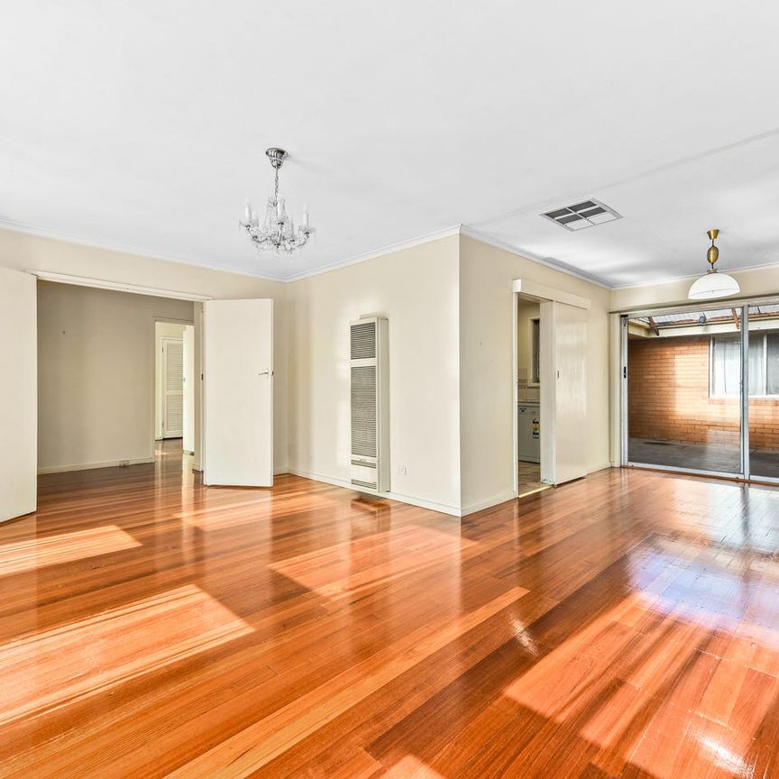 Family home located in Glen Waverley Secondary Catchment (STCA) - Photo 1