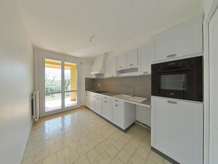 Location Appartement 4 pièces 93m² ROMANS SUR ISERE 26100 - Photo 3
