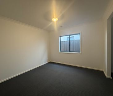 Spacious & Stylish Family Home with Modern Comforts - Photo 1