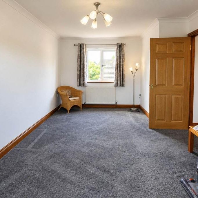 2 bedroom coach house to rent - Photo 1