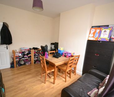 3 bed Mid Terraced House for Rent - Photo 5