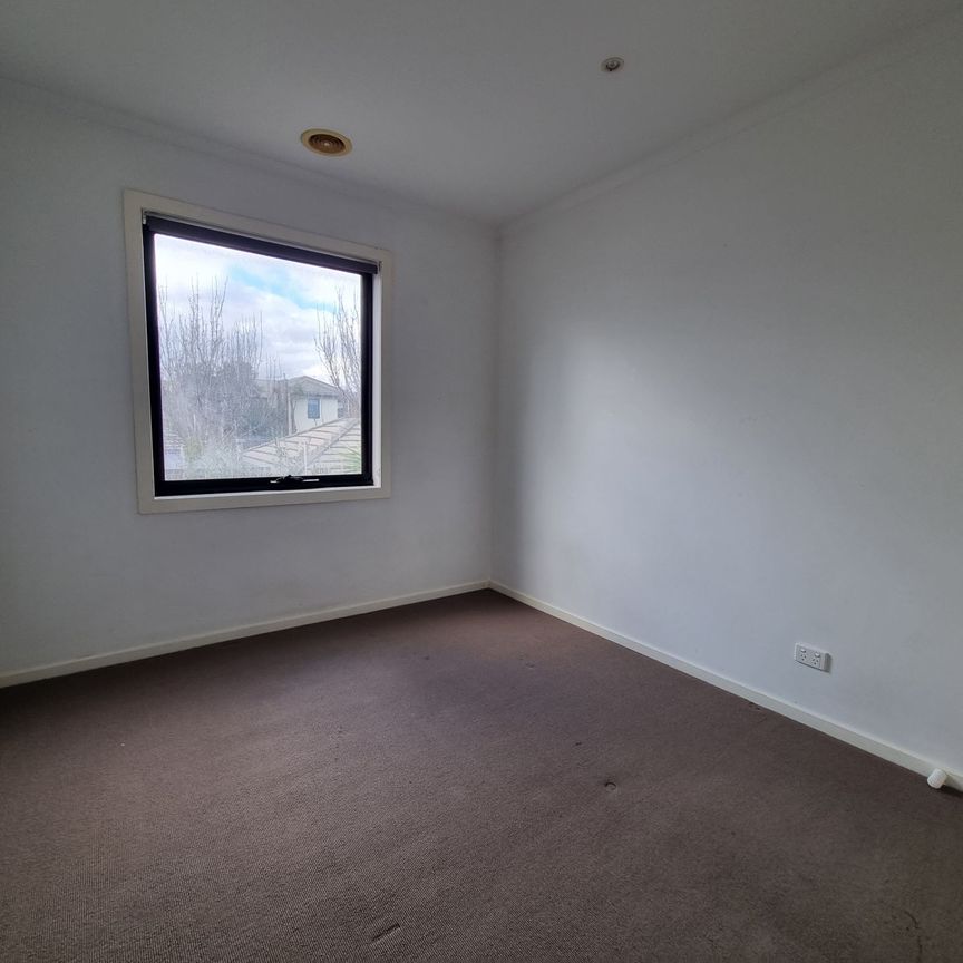 The Village Townhouse! - Photo 1