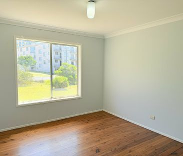 3 Bedroom House in the Heart of The Entrance - Photo 1