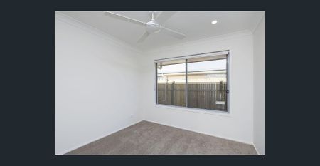 Stunning Family Home - Dual Living Space, Ducted A/C - Photo 2