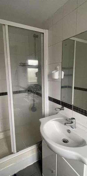 Kingsbridge Crescent, Southall, UB1 - Photo 1