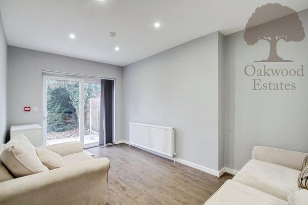 House of multiple occupation to rent - Photo 1