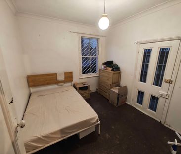 Chippendale - Photo 4