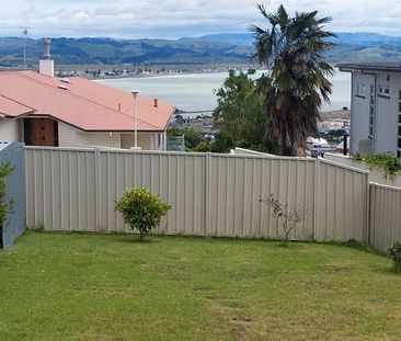 Quality 4-5 Bedroom Home – Hospital Hill - Photo 2