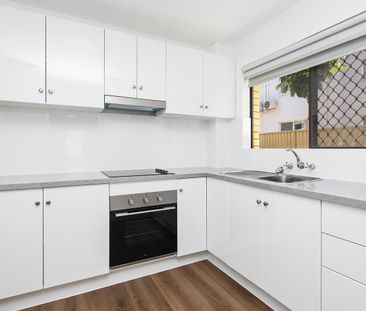 1/115 Frank Street, Labrador, Qld 4215 - Photo 6