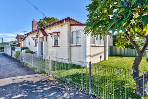 Three bedroom home with retro features. Pets considered! - Photo 1