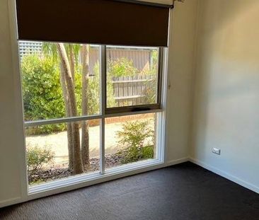 FAMILY HOME IN QUIET COURT YARD LOCATION - PRICE REDUCTION - Photo 2