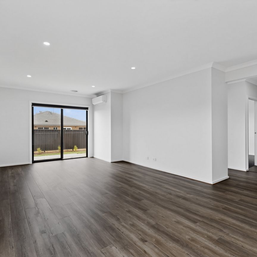 12 Bottlebrush Street, Mount Duneed VIC 3217 - House For Rent | Domain - Photo 1