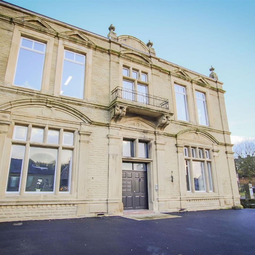 The Attic, Irwell Terrace, Bacup - Photo 1