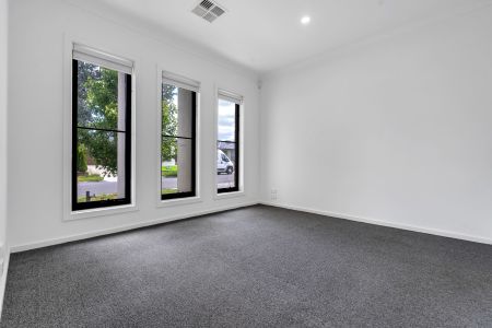 Perfect balance of space, style & convenience! - Photo 3