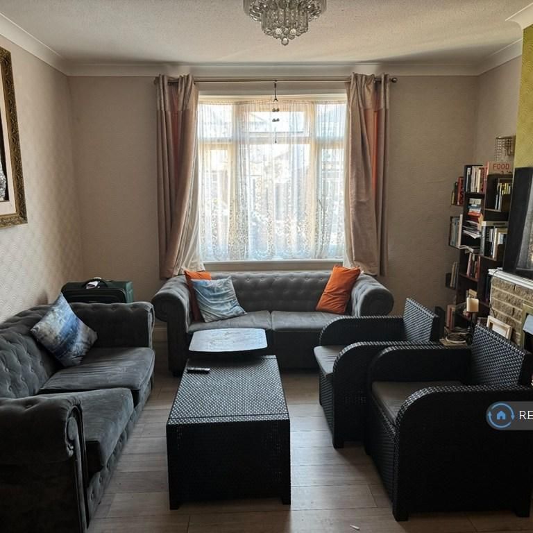 1 bedroom in a house share to rent - Photo 1