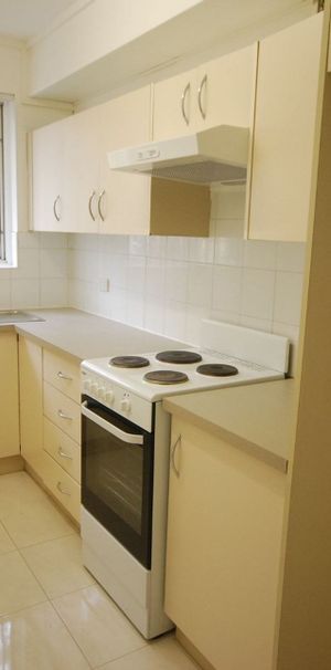 Well-Positioned 2 Bedroom! - Photo 2